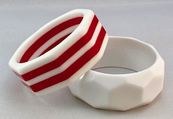 LG51 red/white lucite bangles